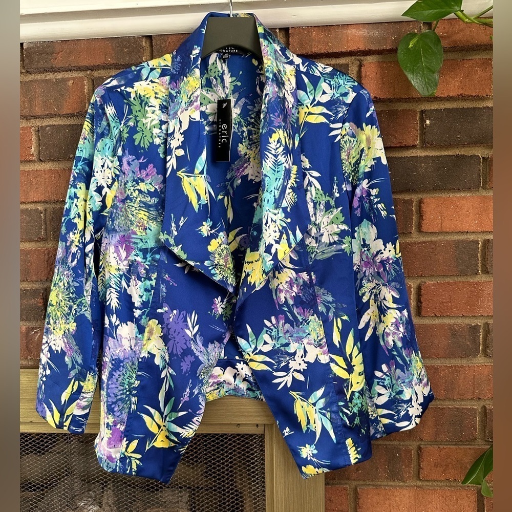 🛍️ vintage blue with floral open blouse classic look. New with tags